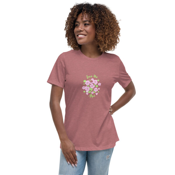 Lockeres Damen-T-Shirt blumiges Love the Alps grün